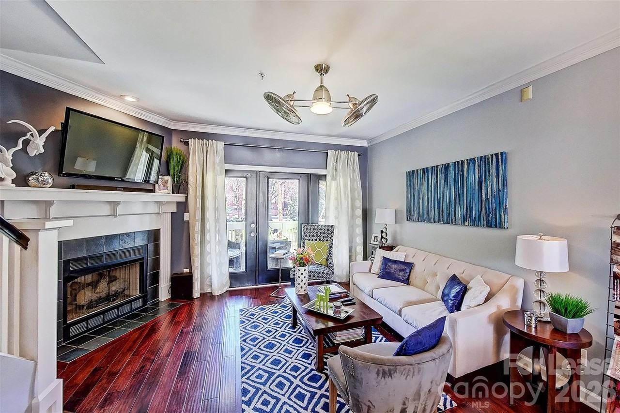 343 W 7th St - Photo 7 of 27