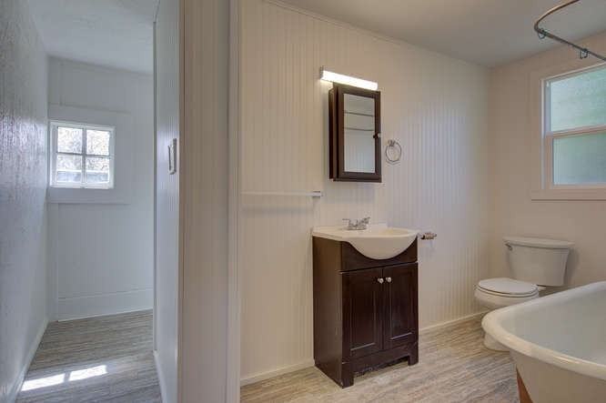 1339 Ne Logan St - Photo 7 of 14