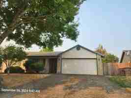 featured image of 531 Sw Honeysuckle Ct