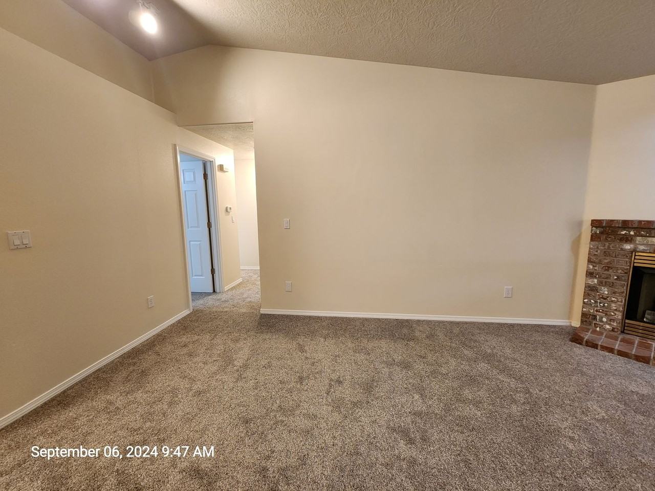 531 Sw Honeysuckle Ct - Photo 3 of 20