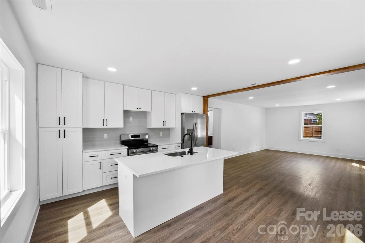 2942 Reid Ave - Photo 3 of 26