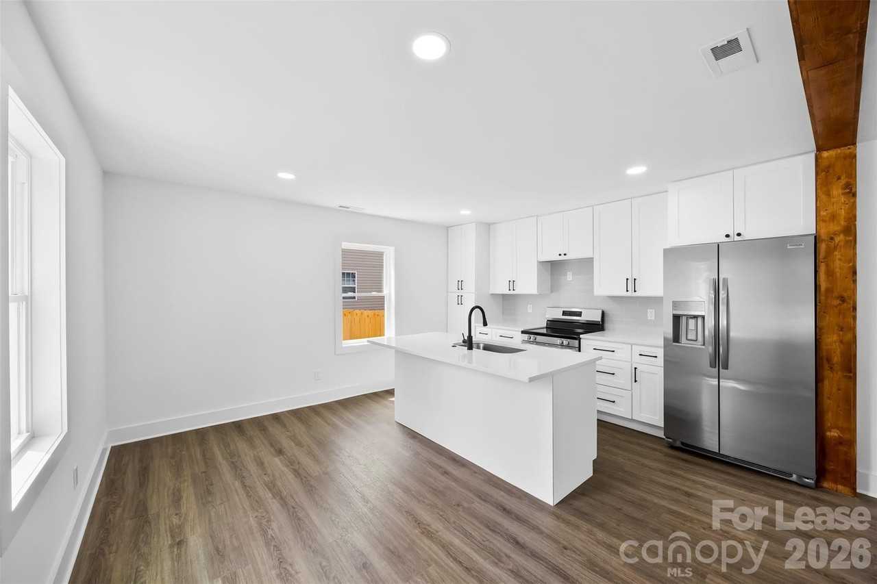 2942 Reid Ave - Photo 4 of 26