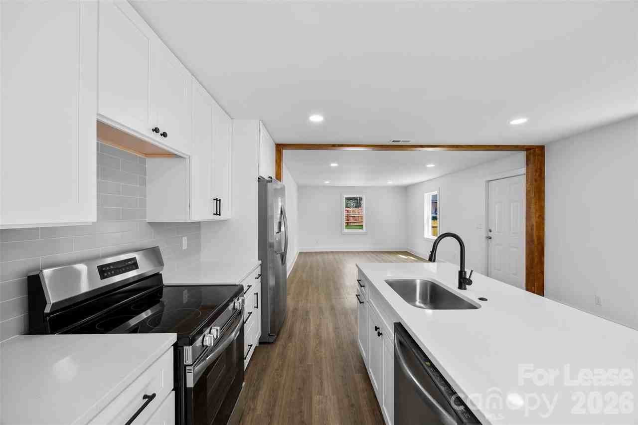 2942 Reid Ave - Photo 5 of 26