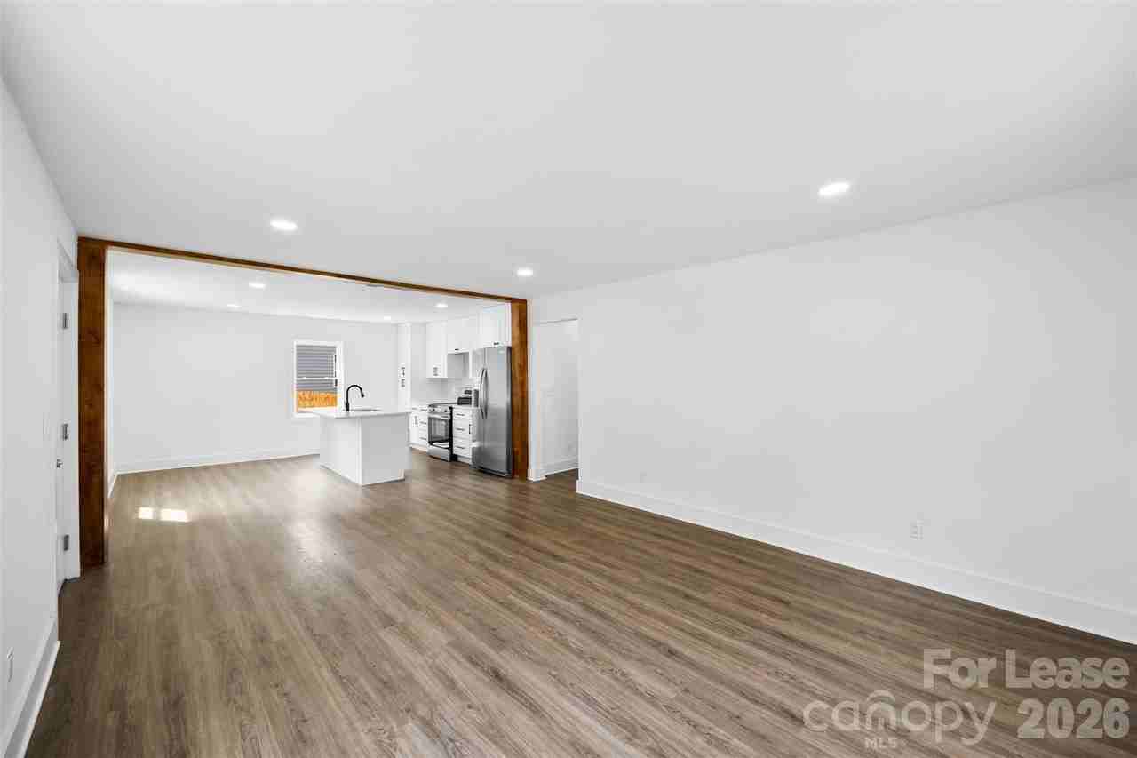 2942 Reid Ave - Photo 7 of 26