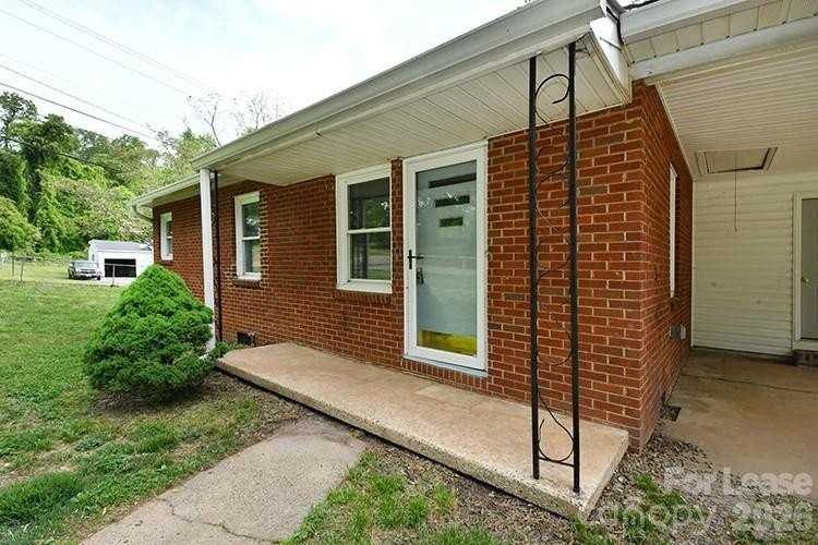 266 Long St - Photo 4 of 24