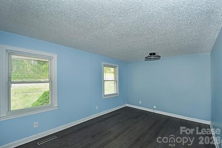 266 Long St - Photo 6 of 24