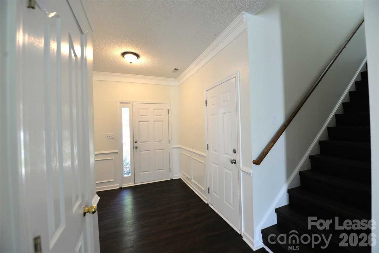 6043 Shining Oak Ln - Photo 3 of 21