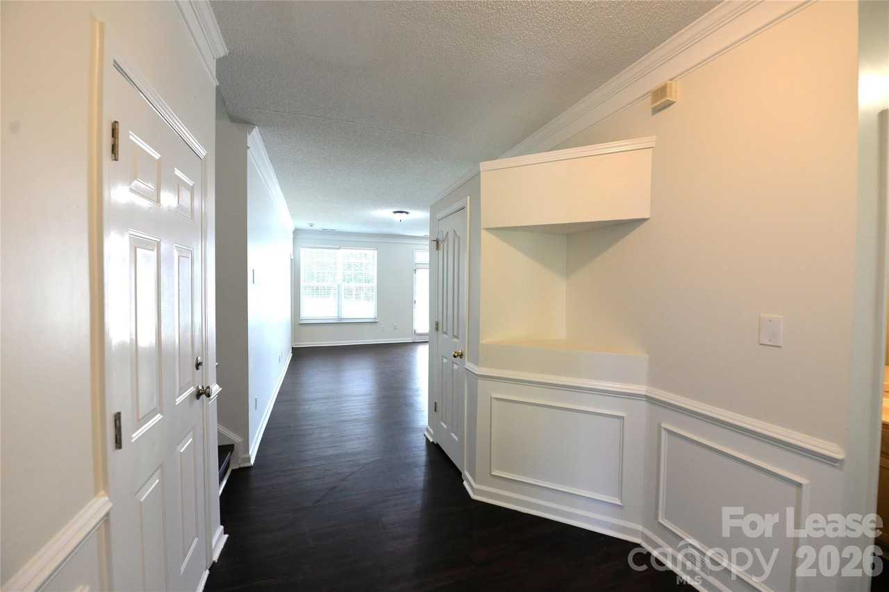 6043 Shining Oak Ln - Photo 4 of 21