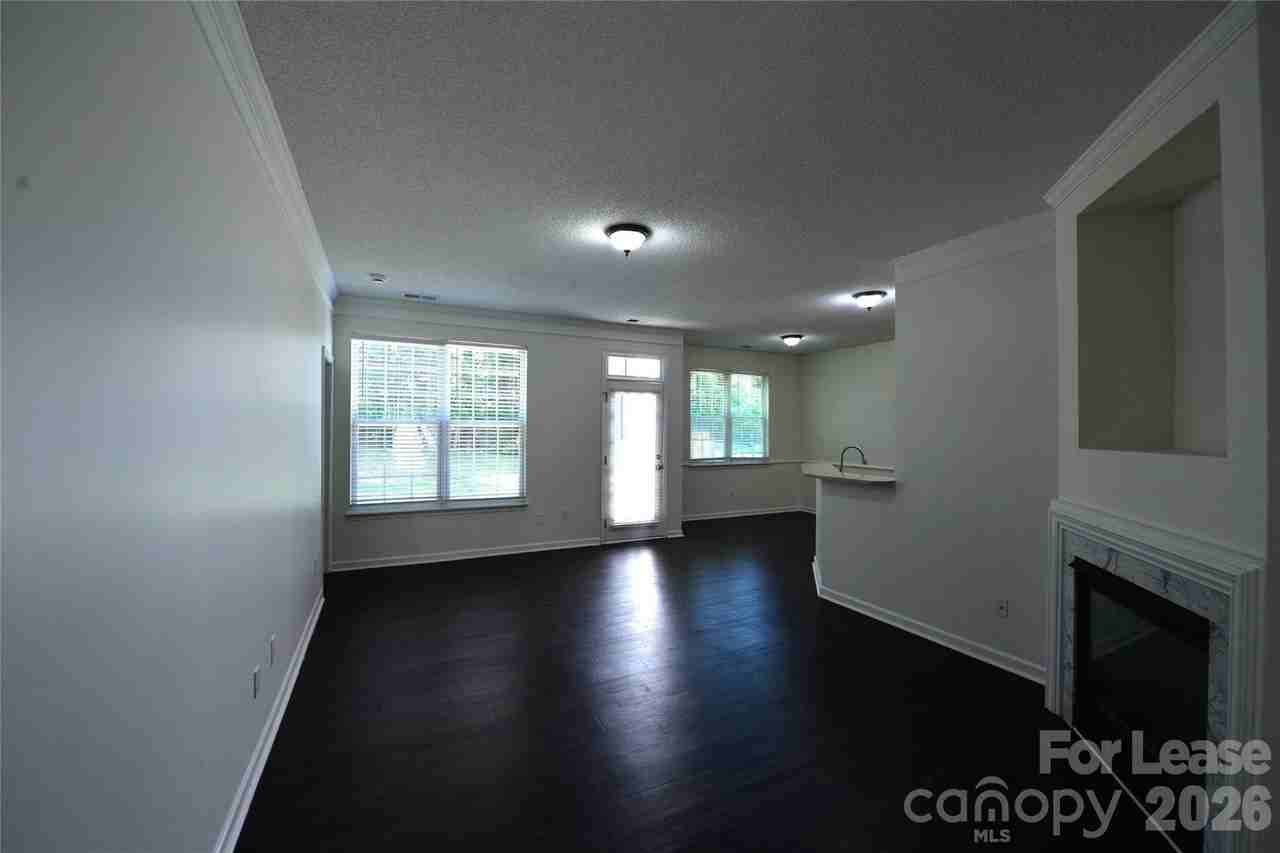 6043 Shining Oak Ln - Photo 5 of 21