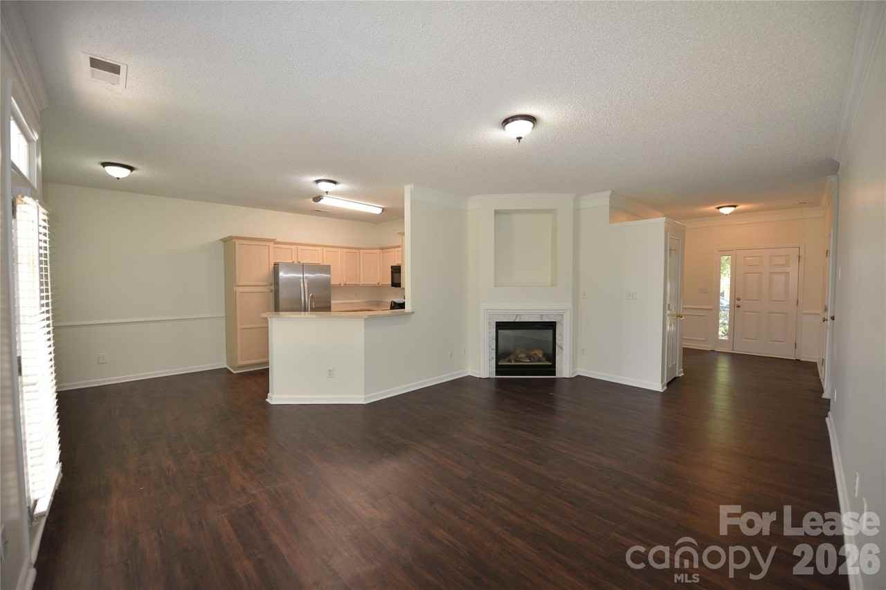 6043 Shining Oak Ln - Photo 6 of 21