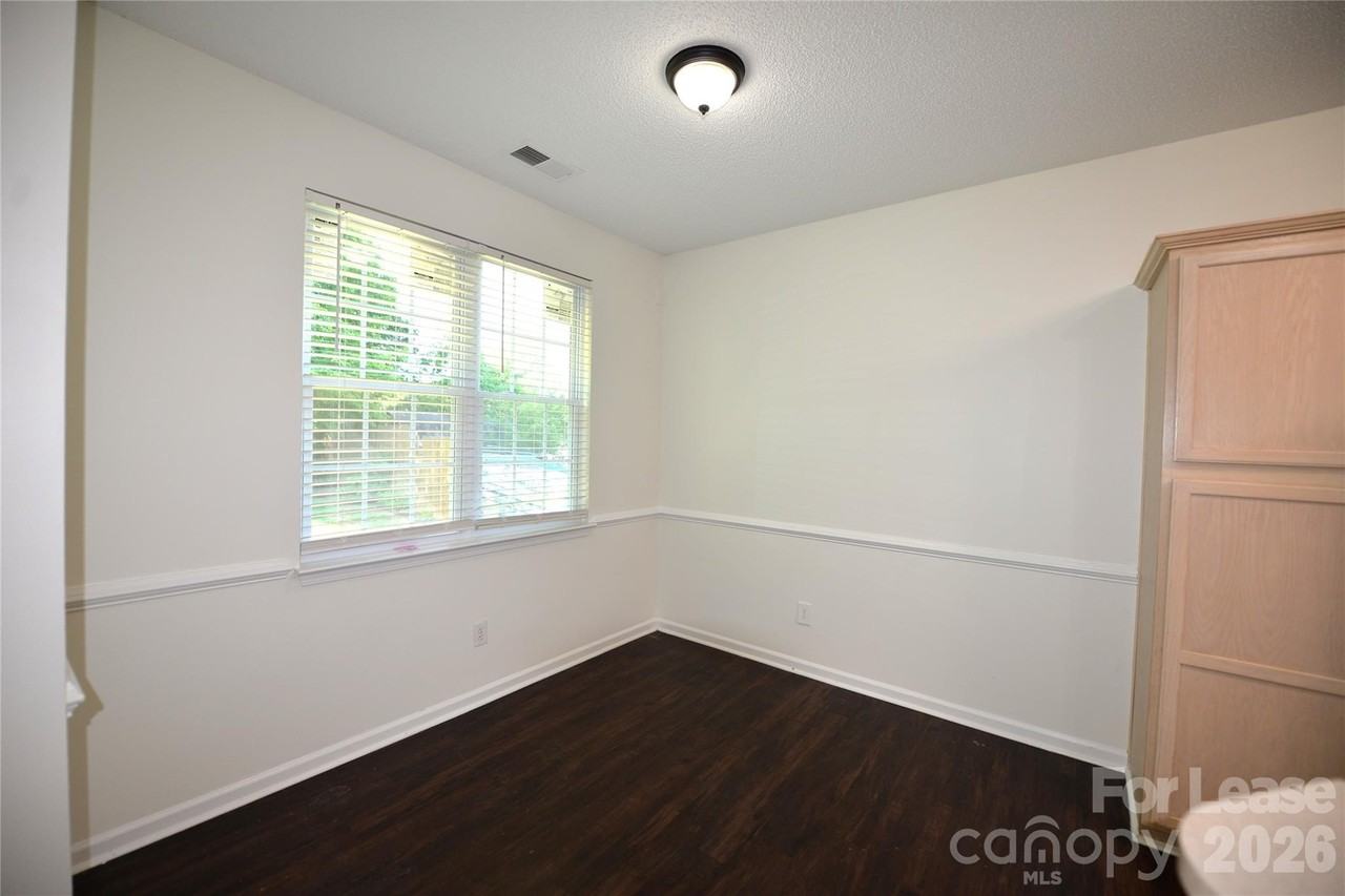 6043 Shining Oak Ln - Photo 7 of 21