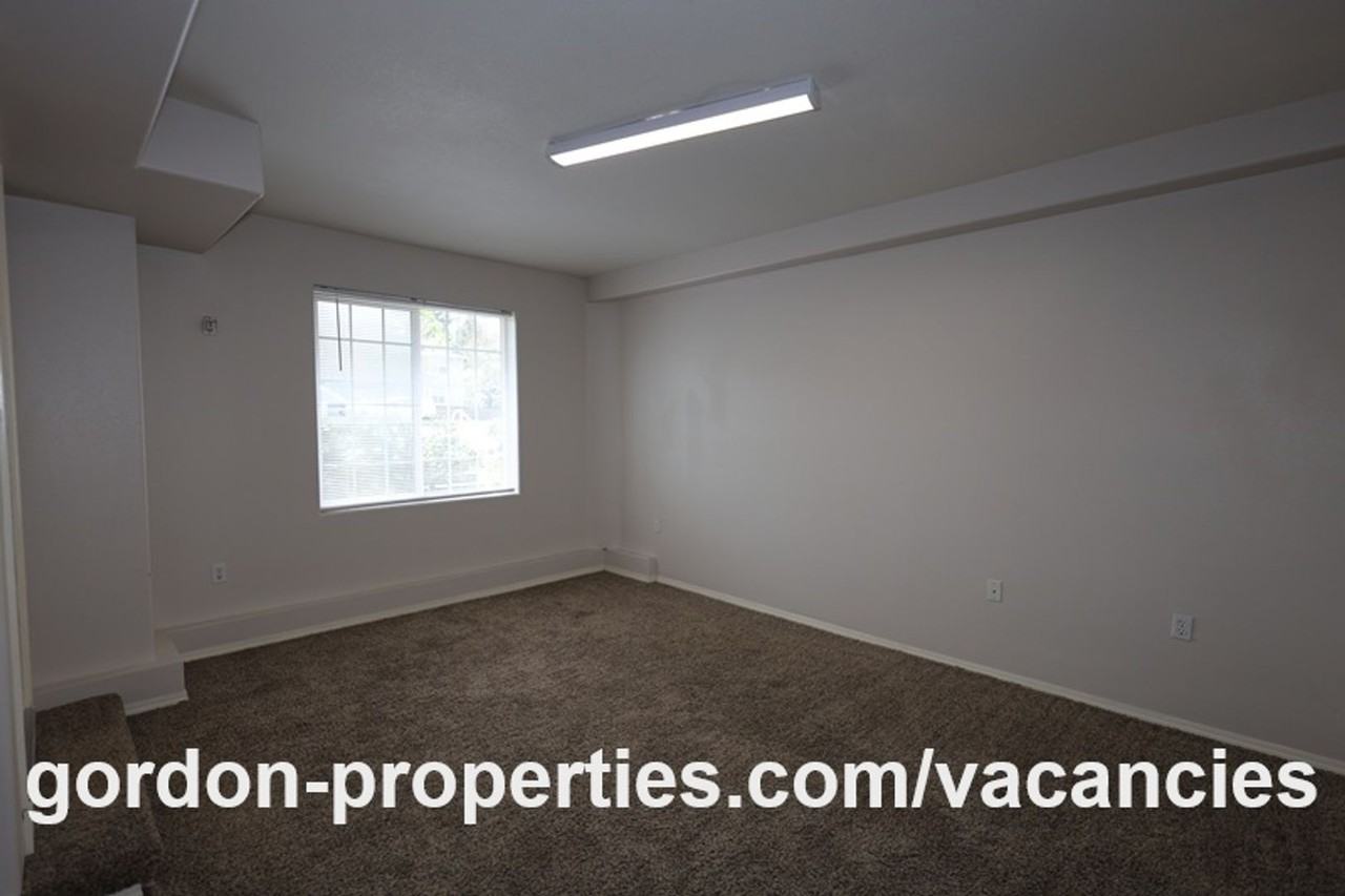 16913 Ne Halsey St - Photo 6 of 44