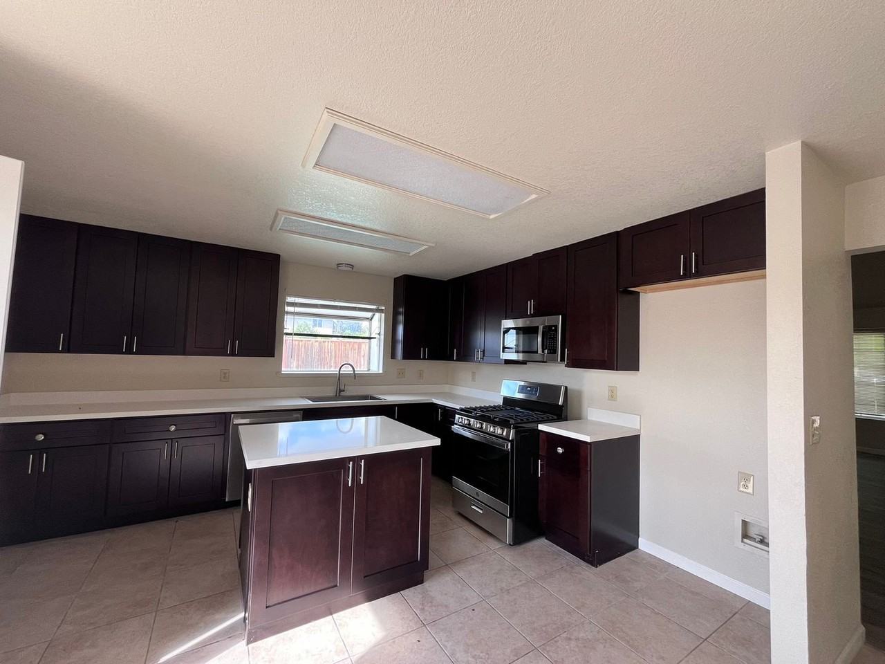 3401 Cassie Ln - Photo 4 of 20