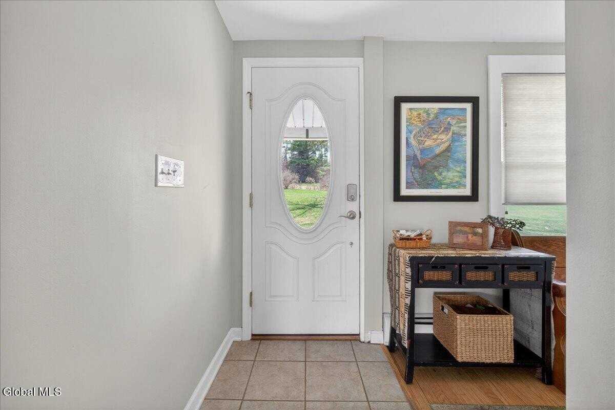 15 Mc Cormicks Ln - Photo 4 of 49