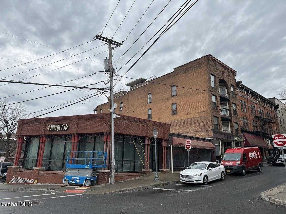 16 Caroline St #5