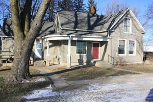 featured image of 402 S Clark St