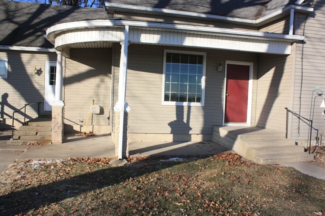 402 S Clark St - Photo 2 of 19