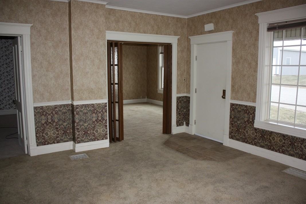 402 S Clark St - Photo 3 of 19