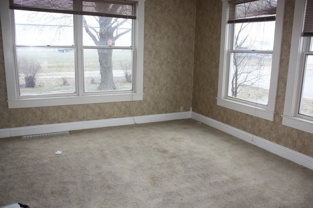 402 S Clark St - Photo 5 of 19