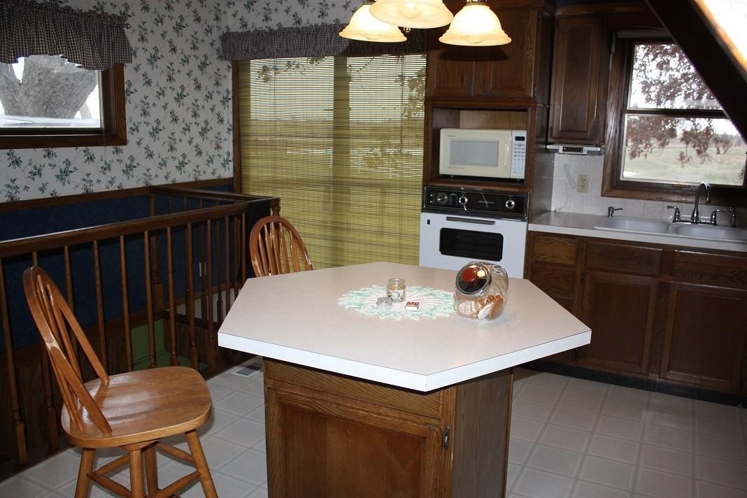 402 S Clark St - Photo 6 of 19