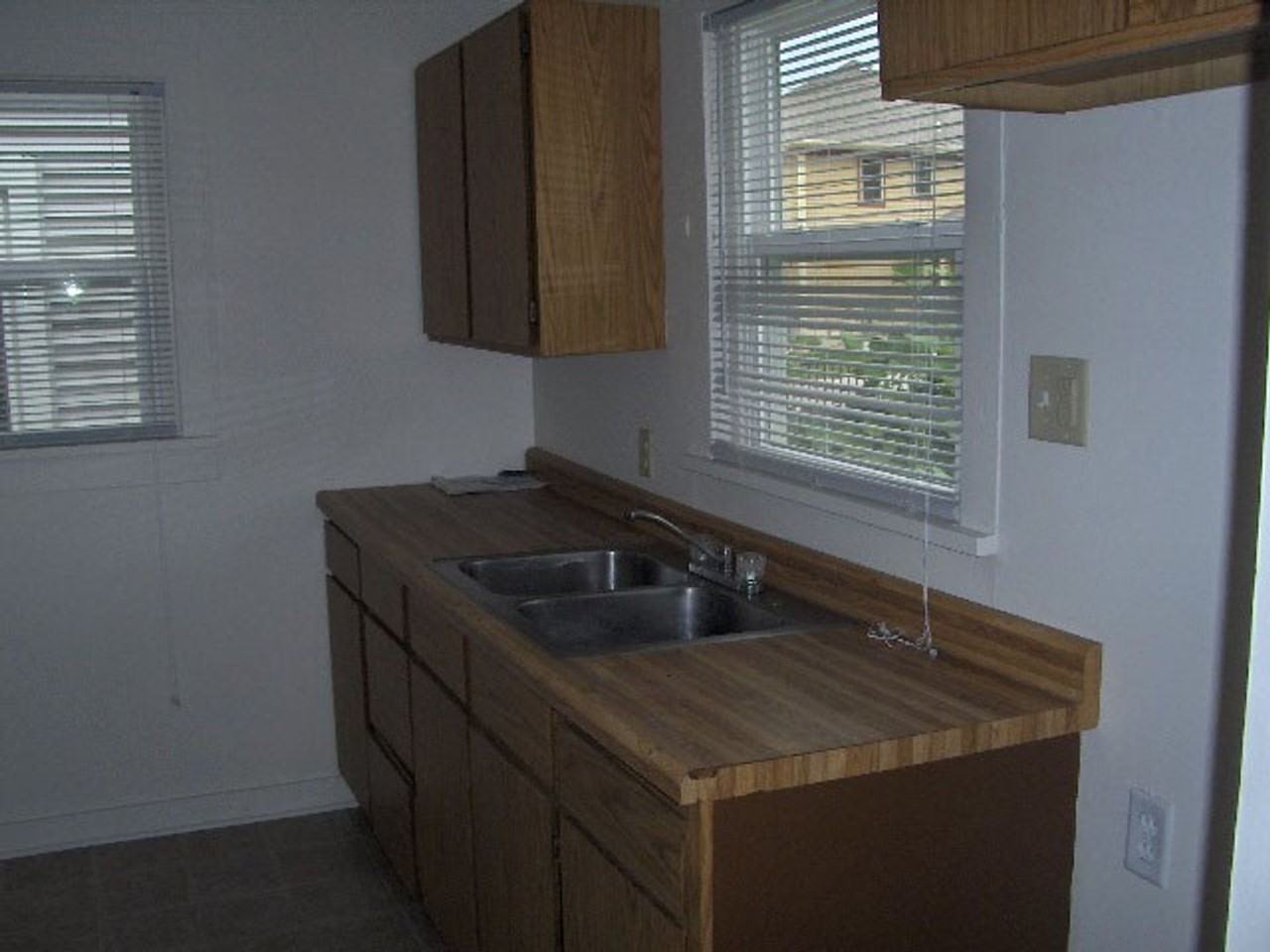 713 Elmore St - Photo 3 of 10