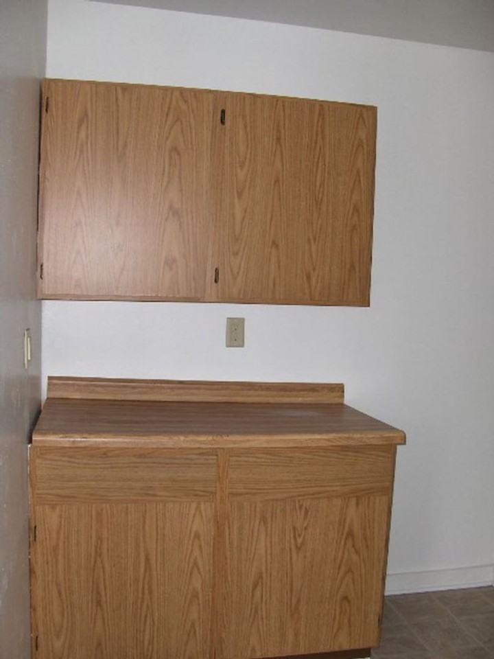 713 Elmore St - Photo 4 of 10