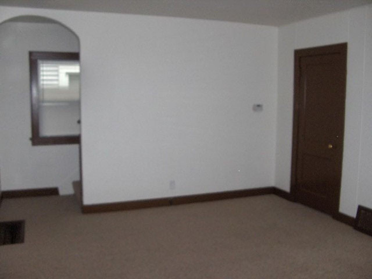 713 Elmore St - Photo 7 of 10