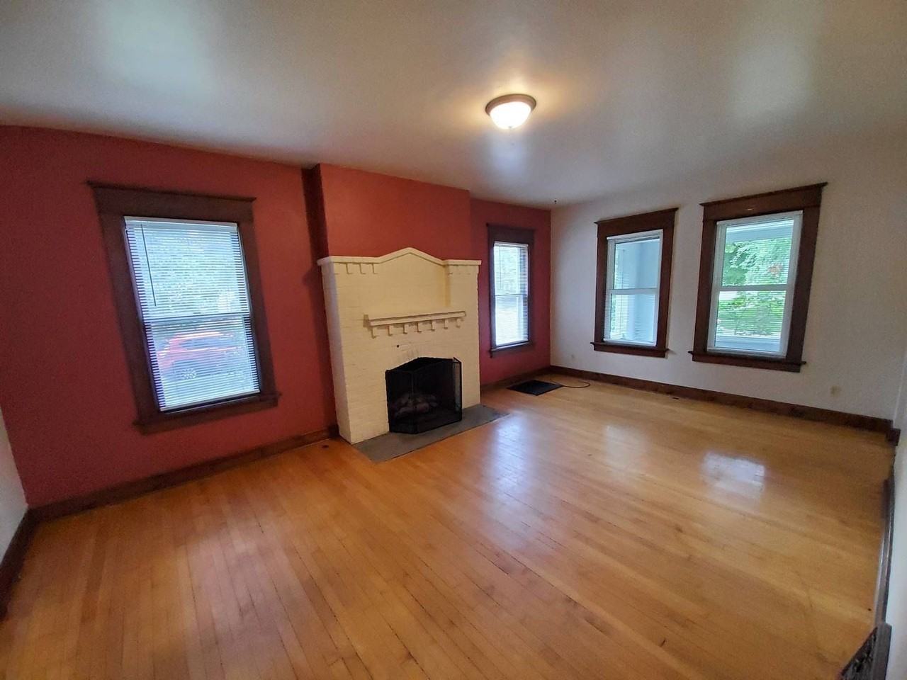 1102 Chicago St - Photo 4 of 20