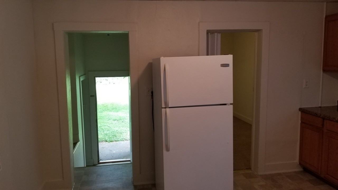 826 W Elsie St - Photo 7 of 14