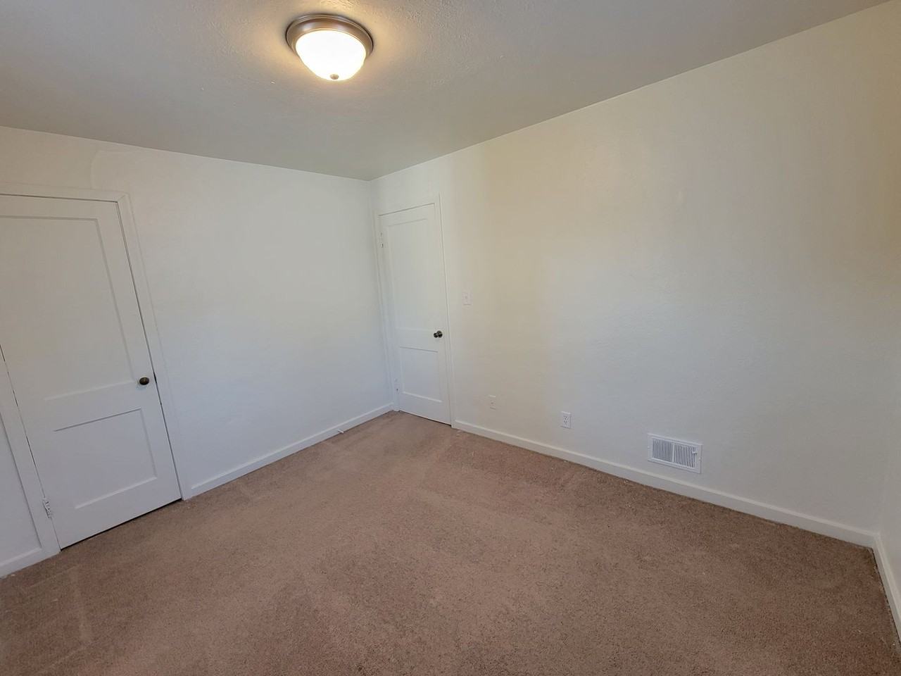 1511 10th Ave - Photo 4 of 20