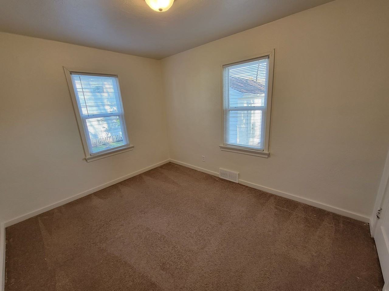 1511 10th Ave - Photo 6 of 20