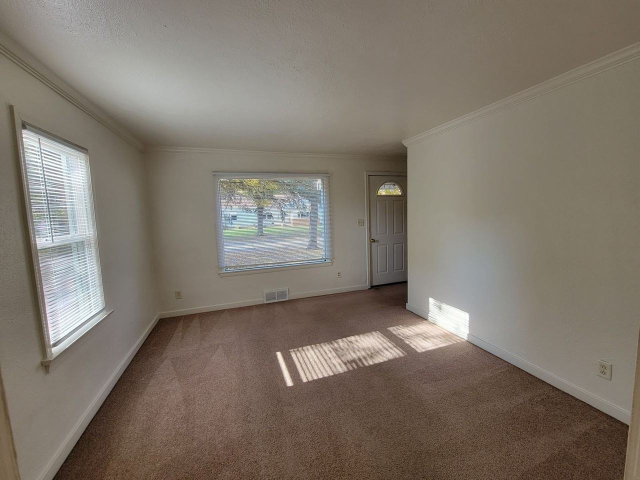 1511 10th Ave - Photo 7 of 20