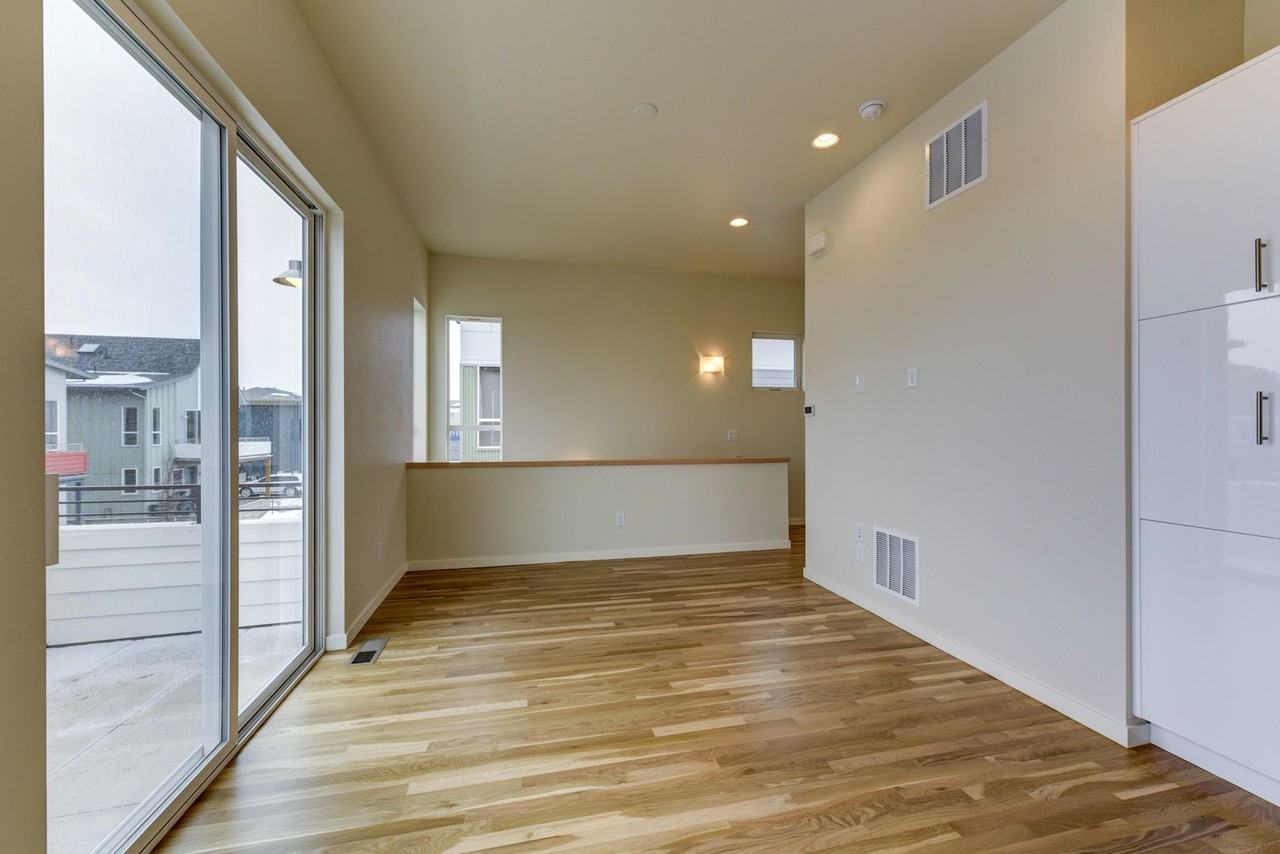 717 Amelia Ln - Photo 6 of 25