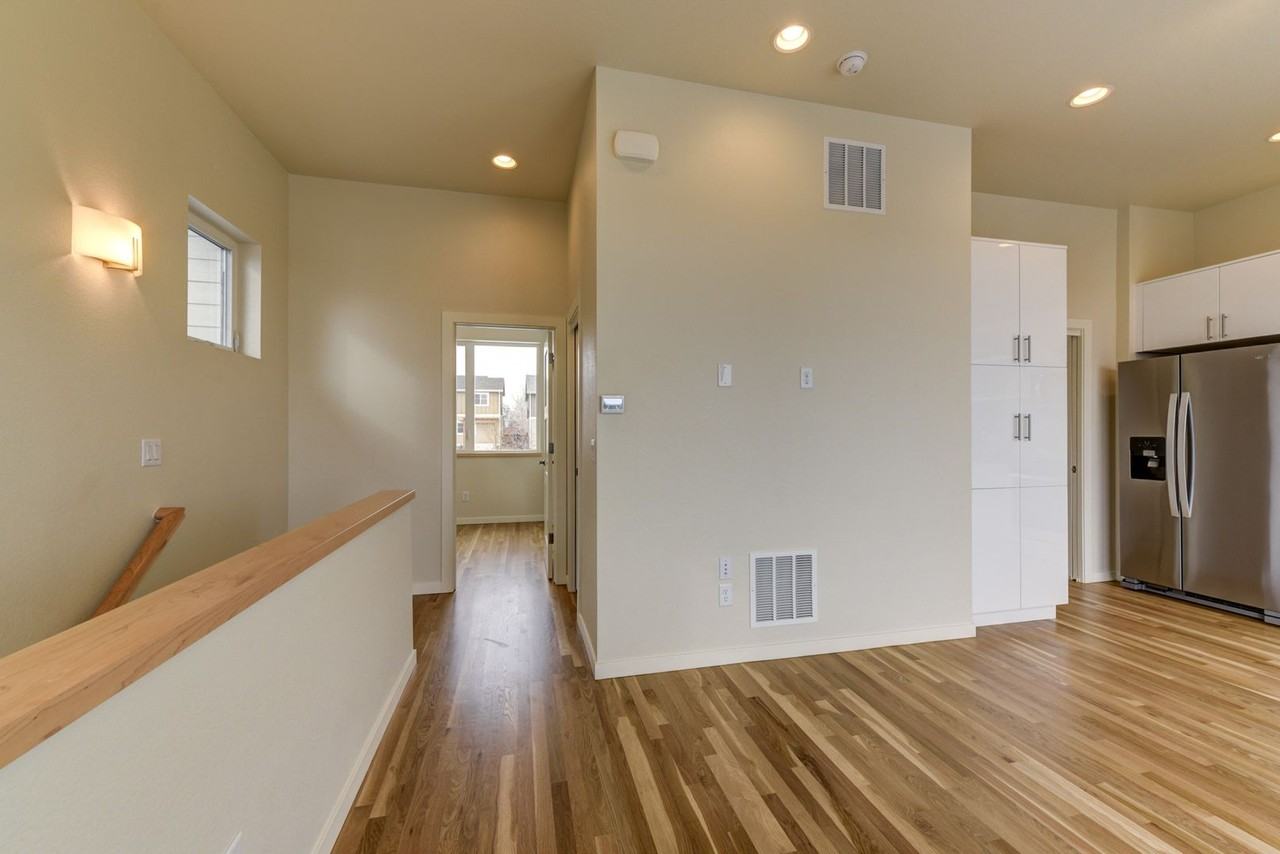 717 Amelia Ln - Photo 7 of 25