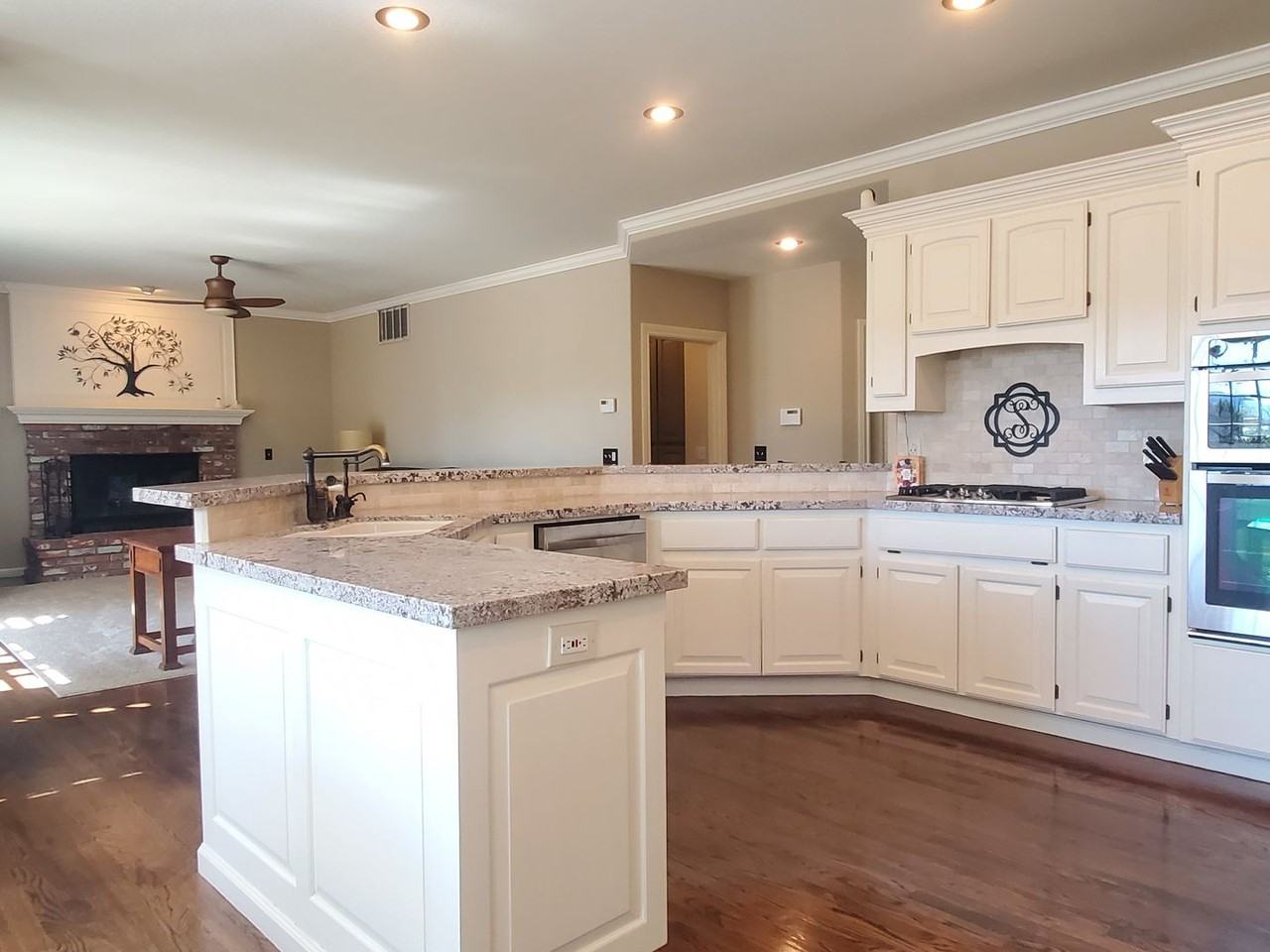 1610 Chris Ln - Photo 4 of 17