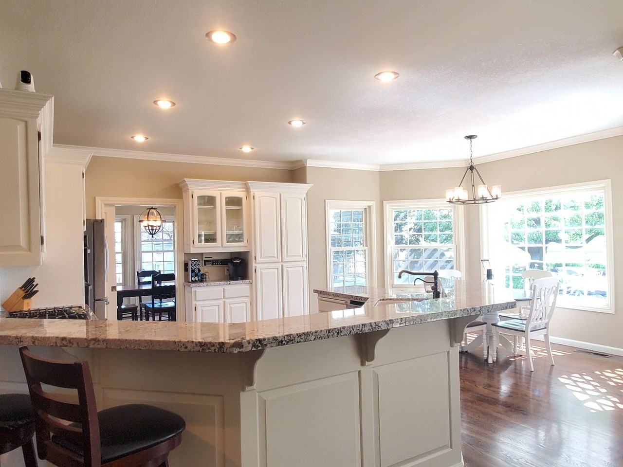 1610 Chris Ln - Photo 5 of 17