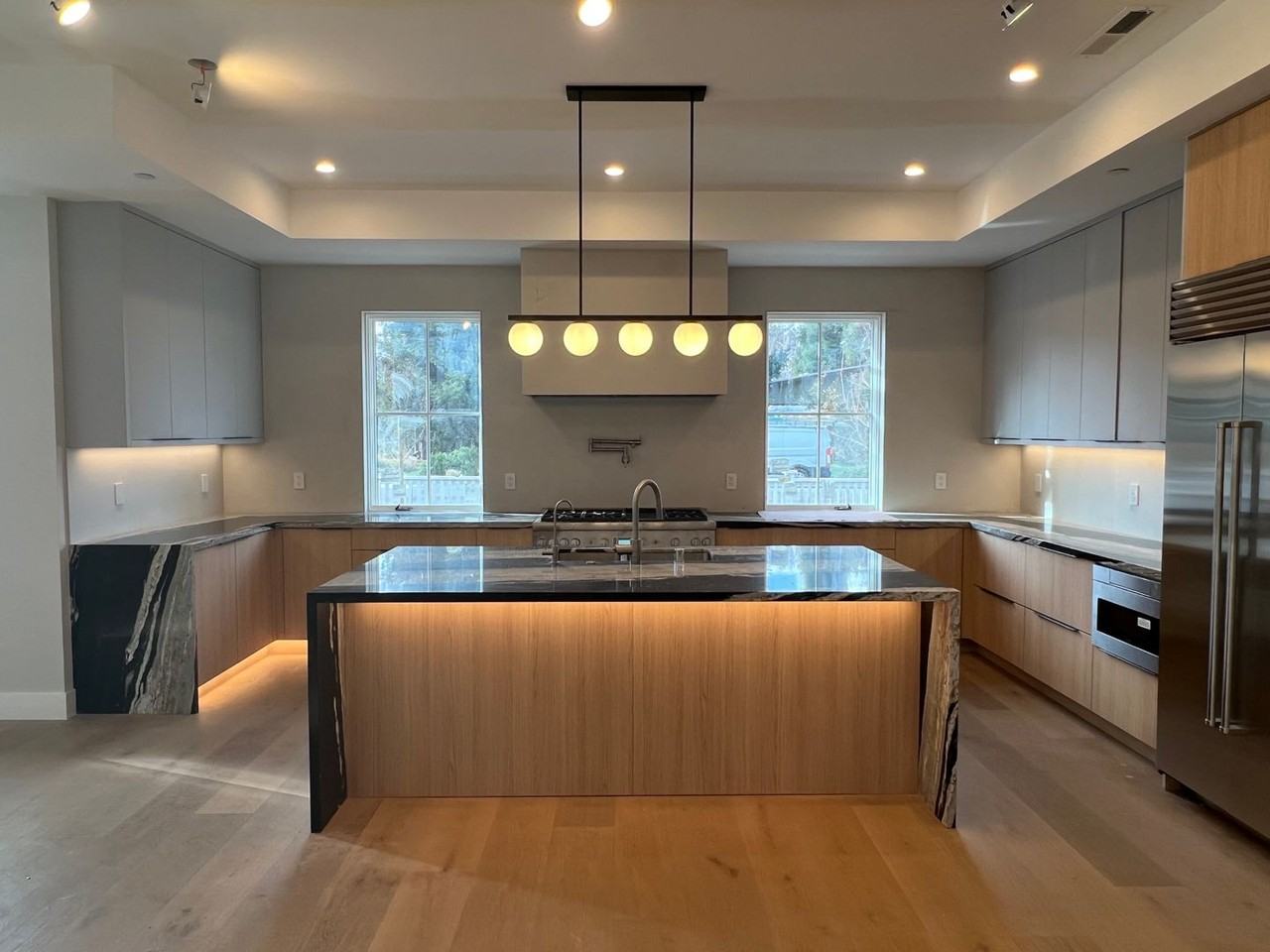 215 Verano Dr - Photo 4 of 33