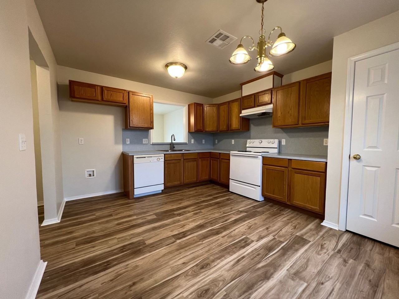 8508 N Phillips Ave - Photo 2 of 12