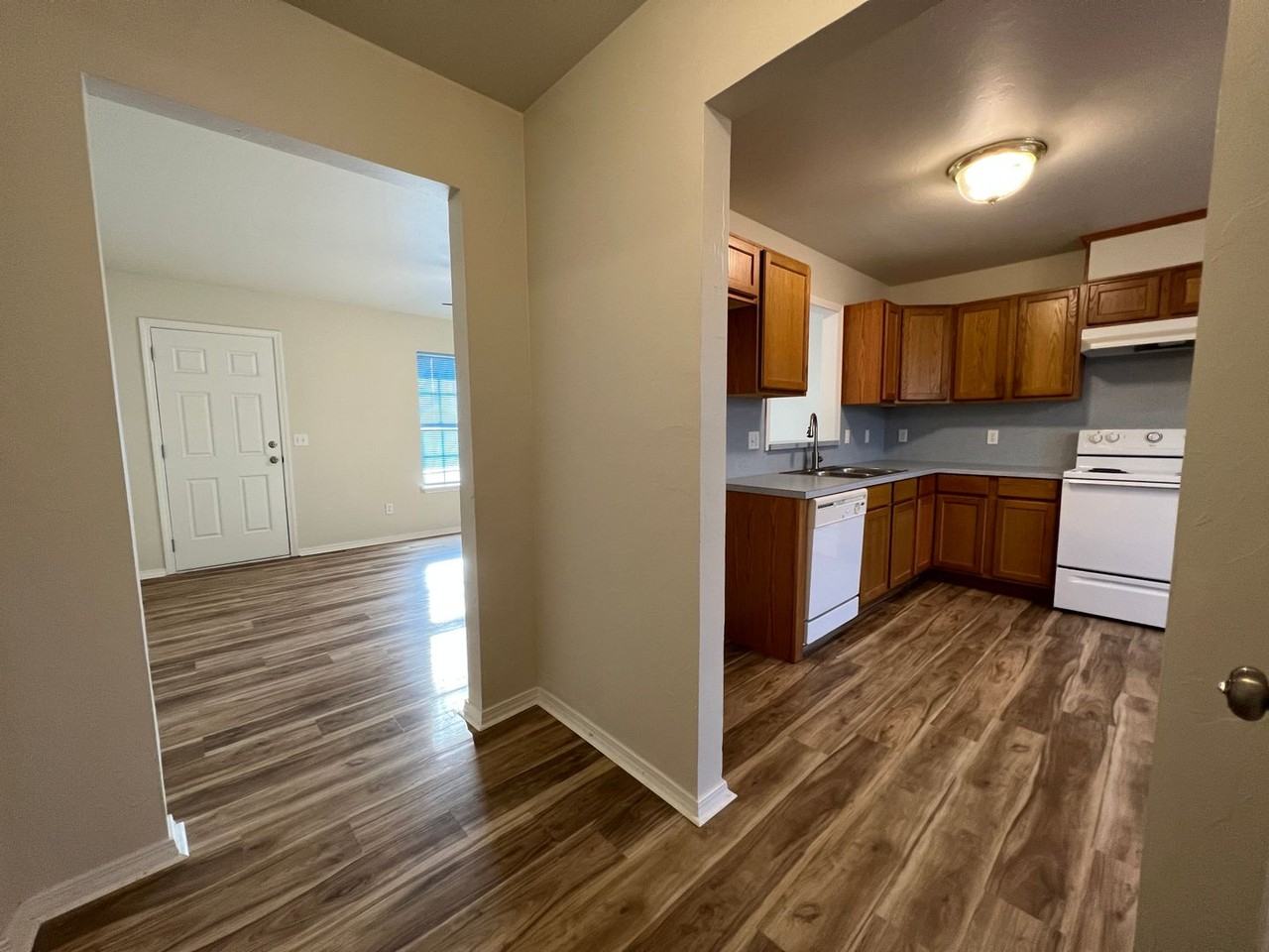 8508 N Phillips Ave - Photo 3 of 12