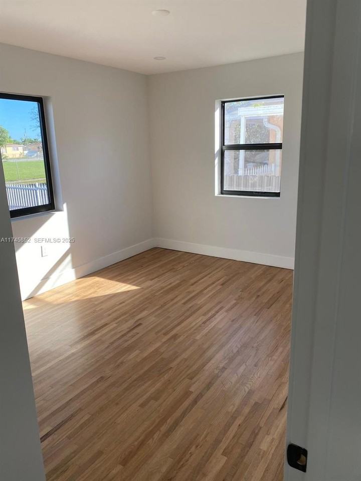 170 West 58th Street #0 - Photo 4 of 23