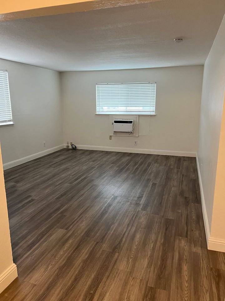 1911 Wildwood Way #2 - Photo 4 of 13