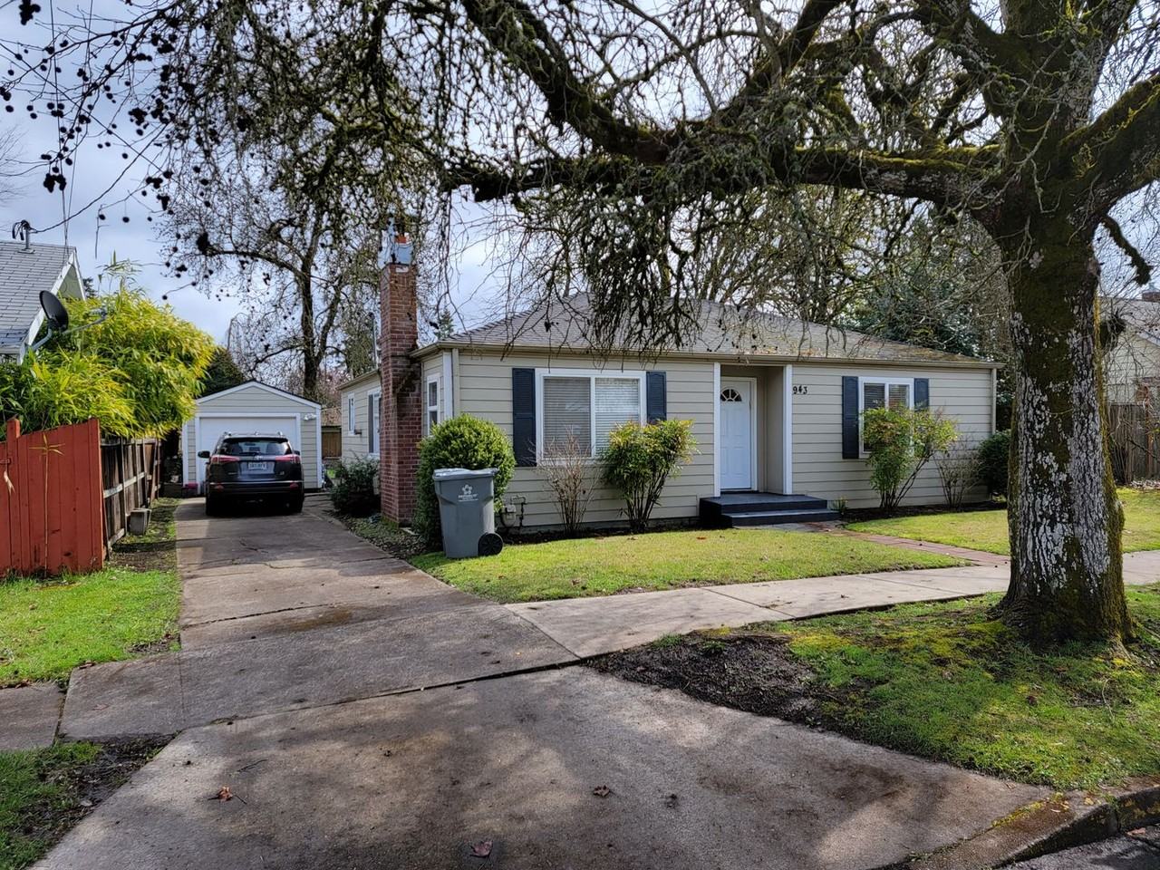 943 Nw 11th St - Photo 2 of 28