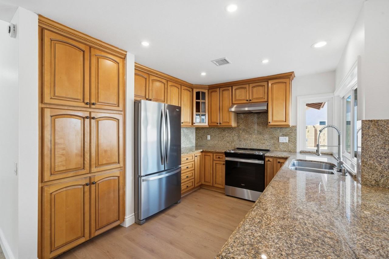 8861 Dorsett Dr - Photo 7 of 25