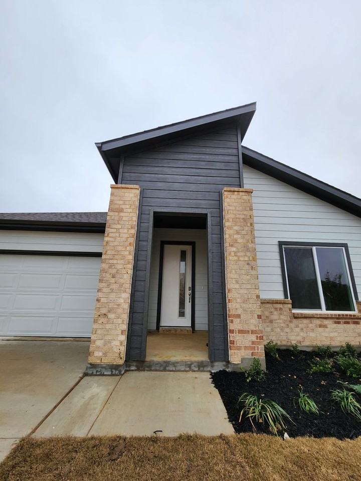 2301 Blackcap St - Photo 2 of 25