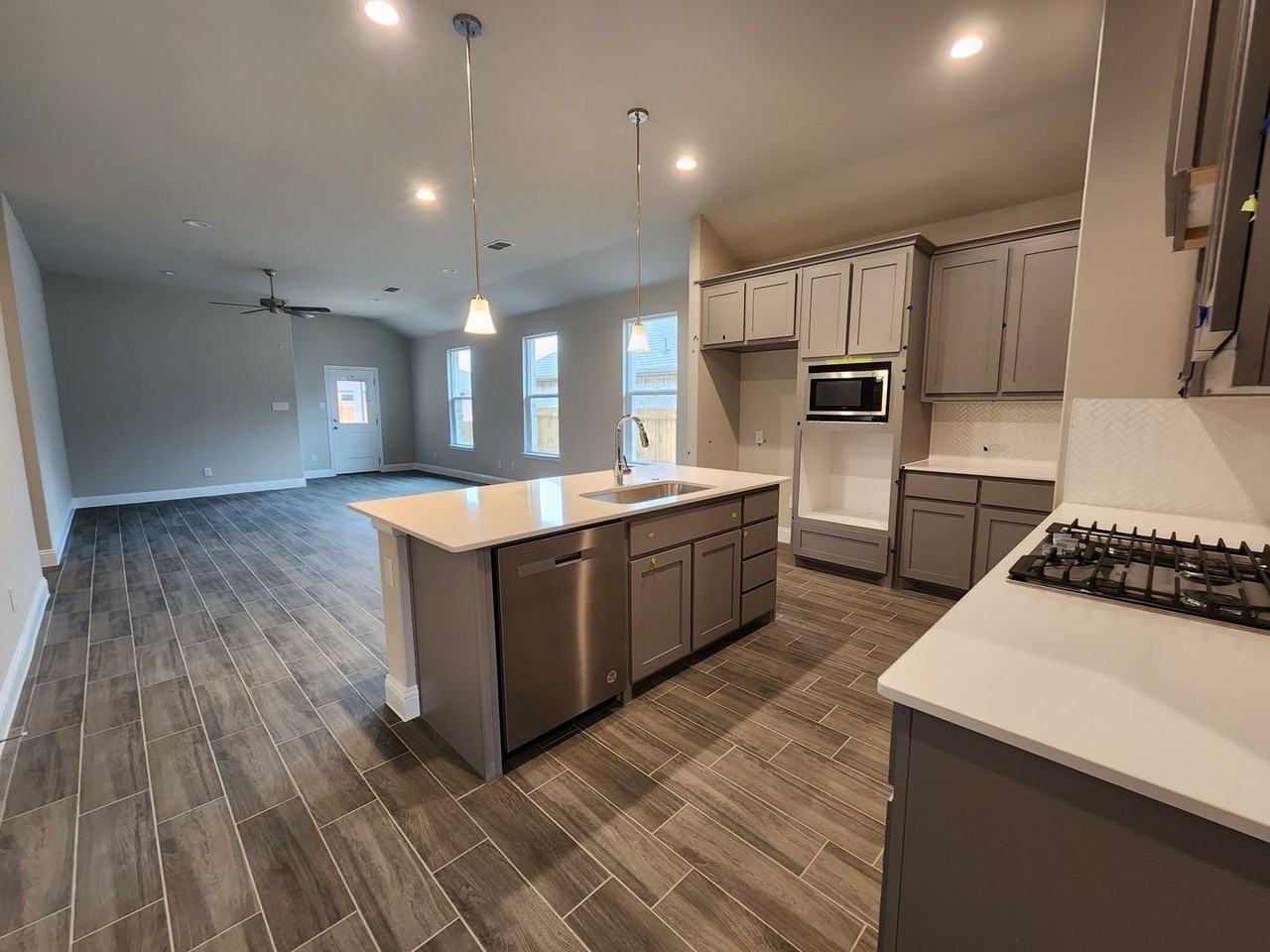 2301 Blackcap St - Photo 3 of 25