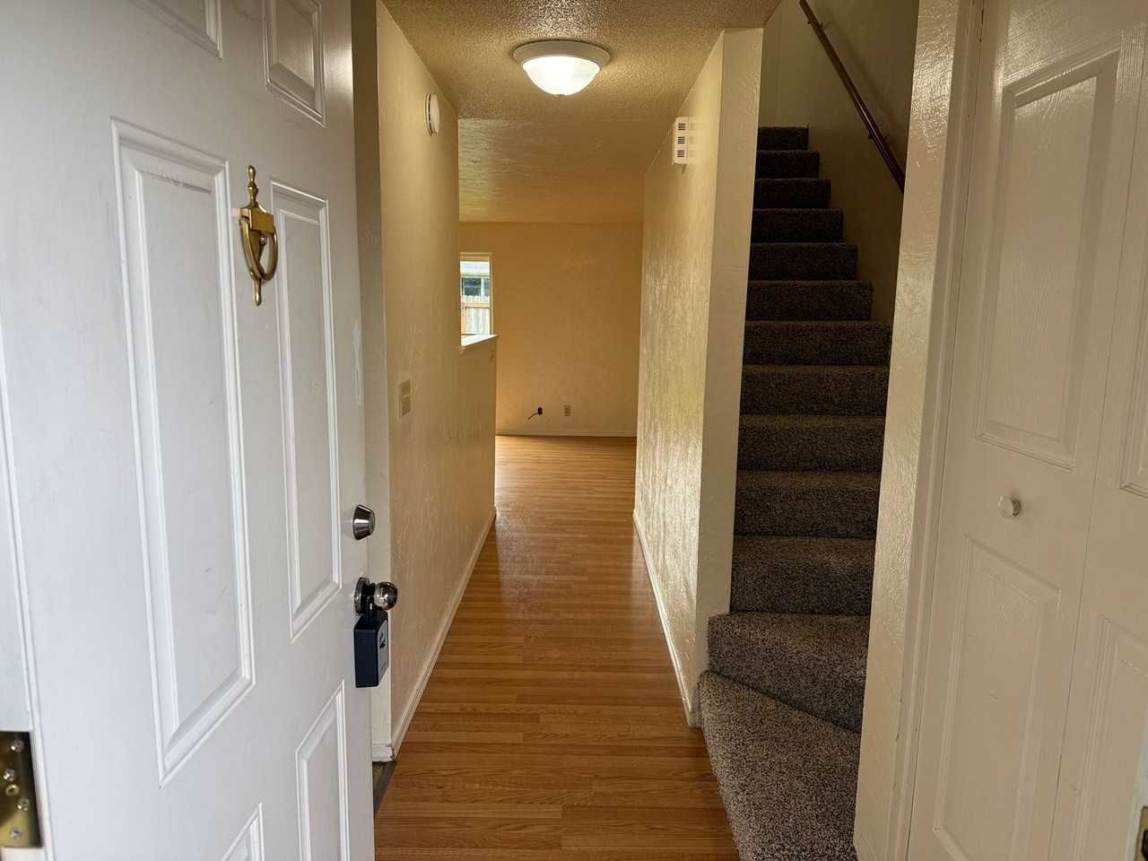 454 S 42nd St - Photo 3 of 27