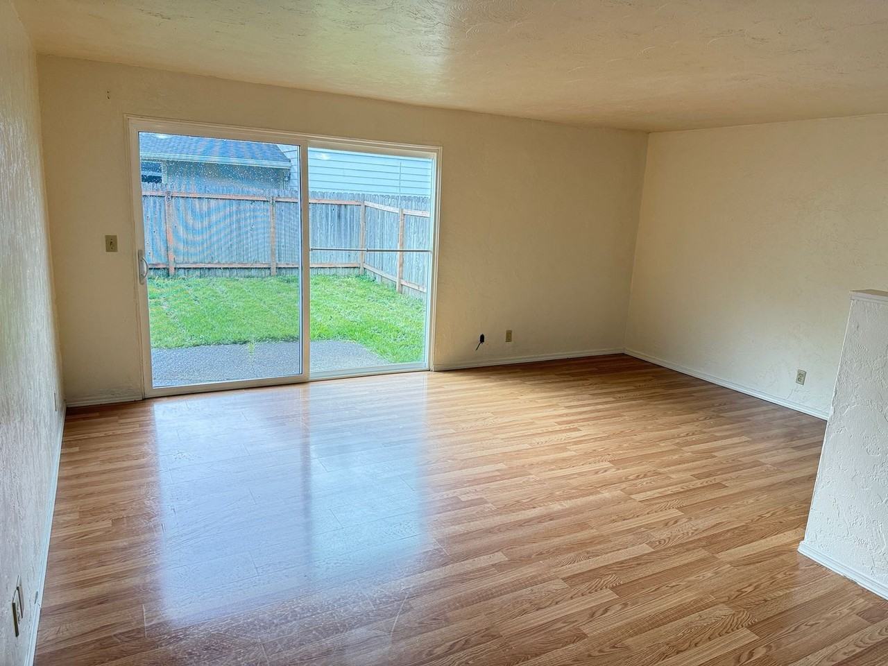 454 S 42nd St - Photo 6 of 27