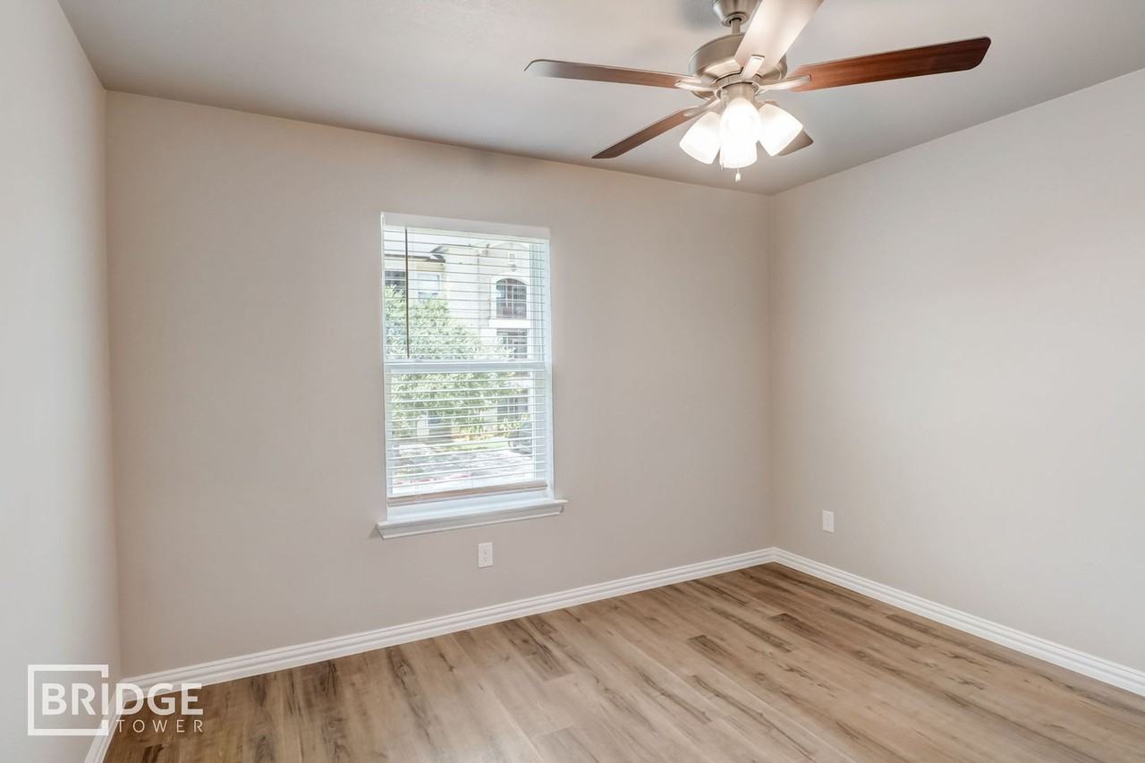 1016 E Golden Ln - Photo 4 of 8