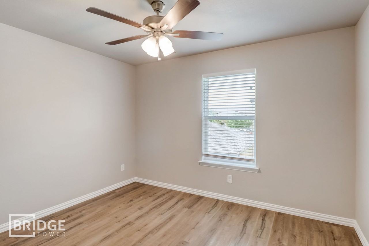 1016 E Golden Ln - Photo 5 of 8