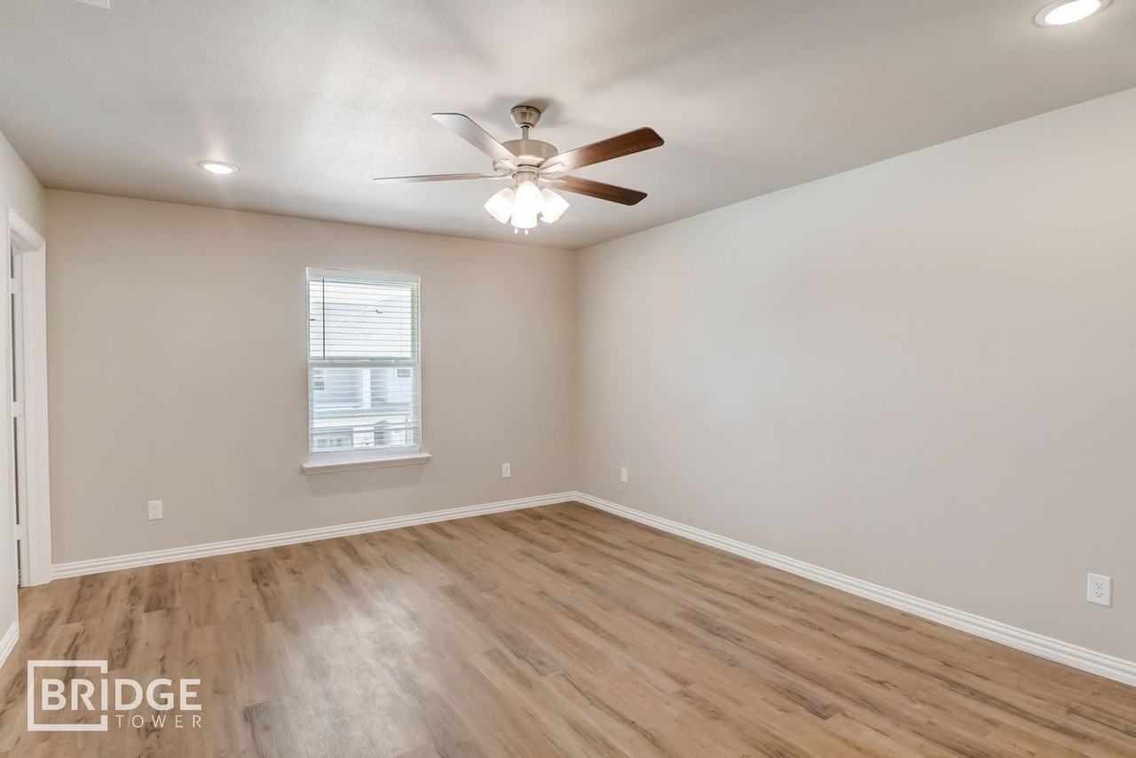 1016 E Golden Ln - Photo 6 of 8